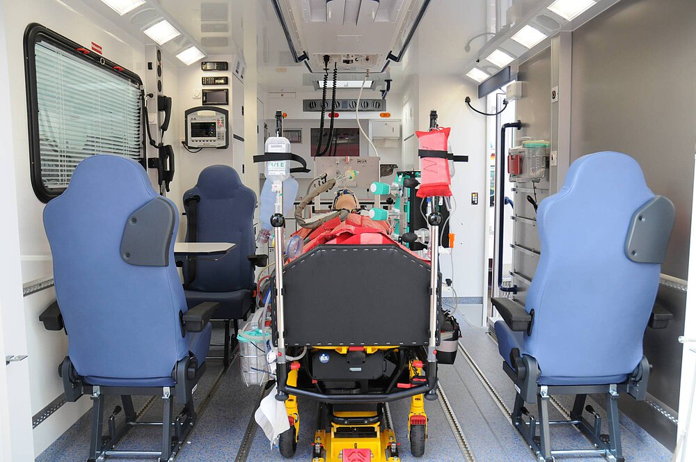 Ein Blick in den Innenraum des Intensivtransportwagen